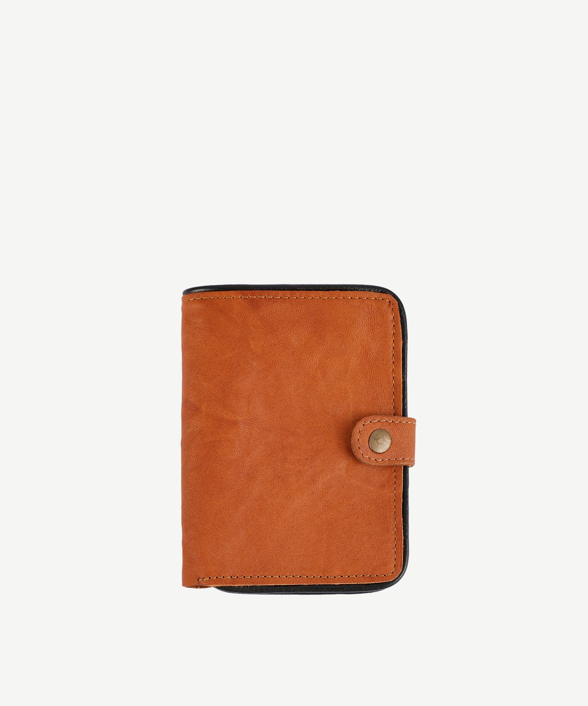  YARGICI Kapama Detaylı Yıkamalı Deri Cüzdan