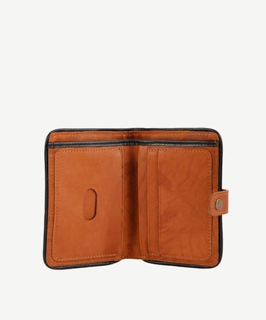  YARGICI Kapama Detaylı Yıkamalı Deri Cüzdan