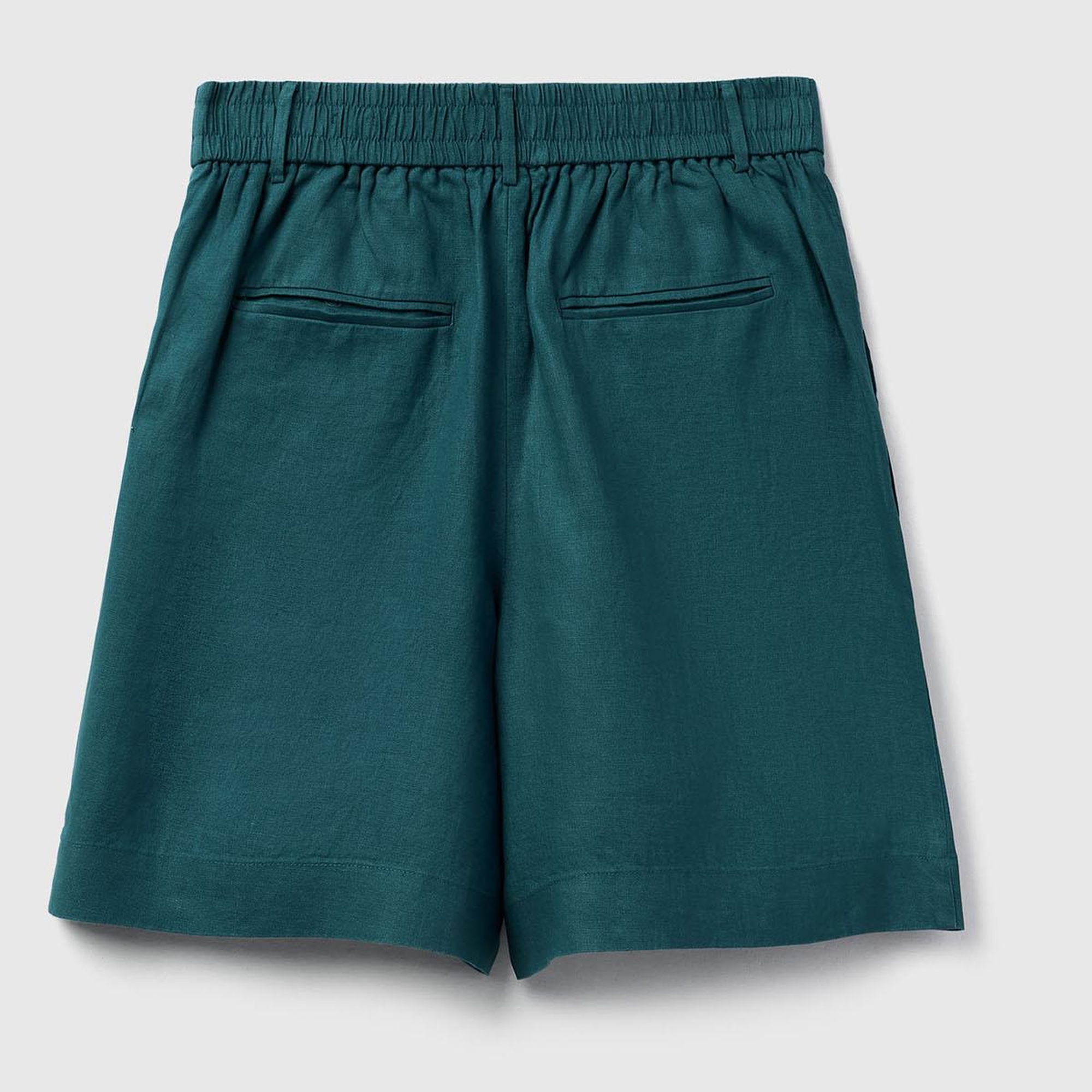 Kadın Koyu Yeşil %100 Keten Arka Beli Lastikli Pileli Relax Fit Bermuda Şort