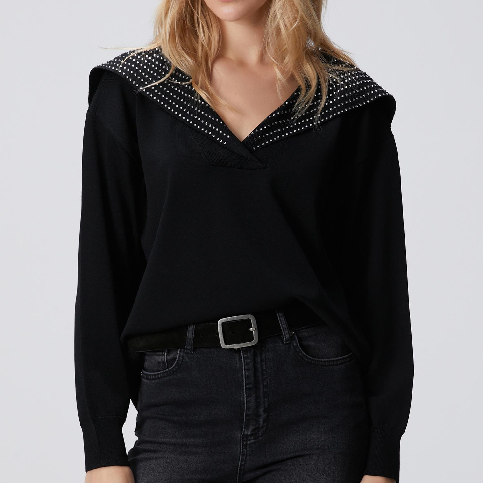 Network Kadın Siyah Yaka Taş Baskılı Triko Kazak