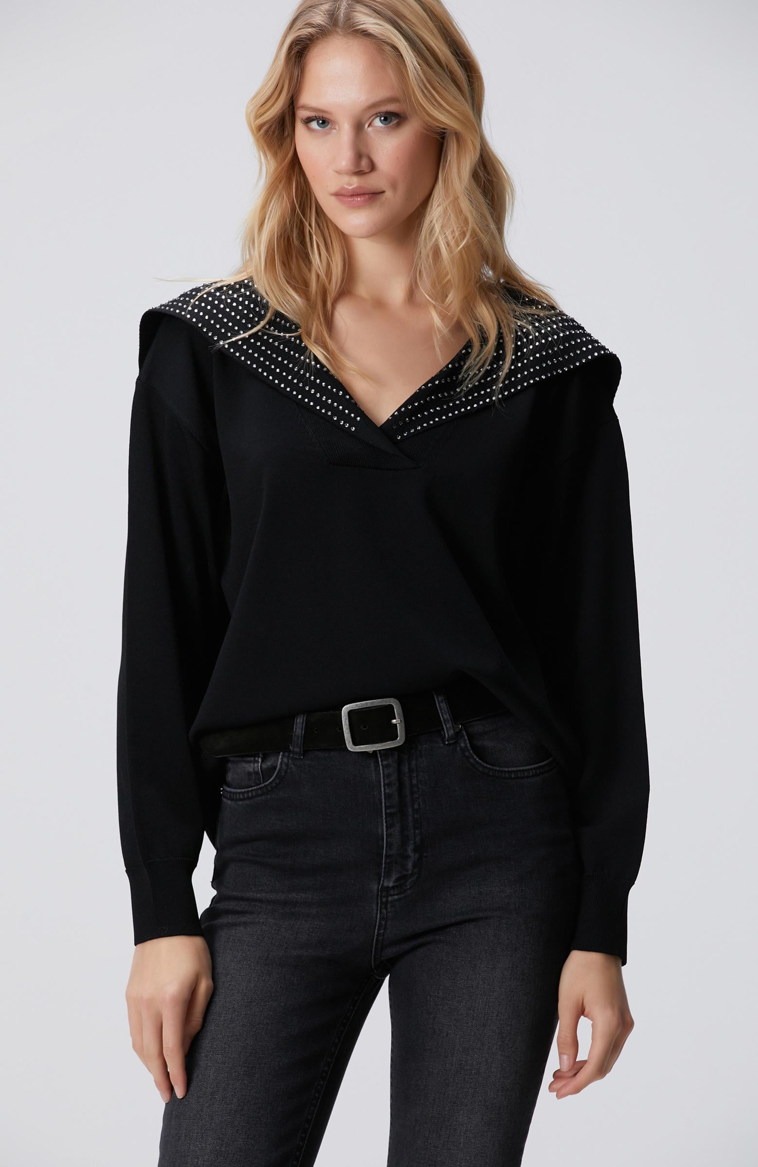  Network Kadın Siyah Yaka Taş Baskılı Triko Kazak