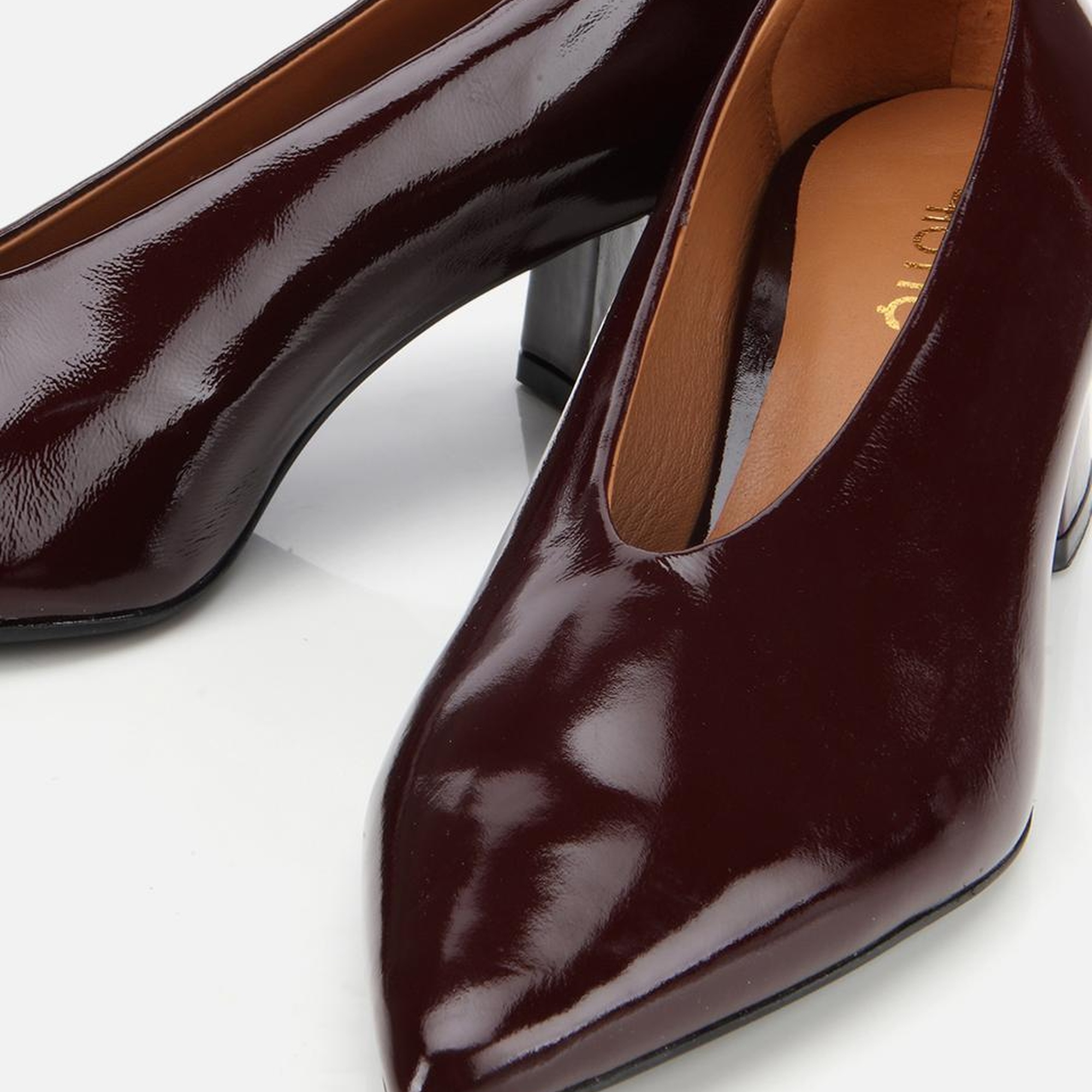 Kadın Rugan Deri Bordo Yumuşak Dokulu Kalın Topuklu Ayakkabı