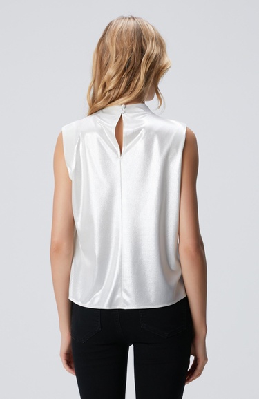  Network Kadın Açık Bej Dik Yaka Kolsuz Drape Detaylı Bluz