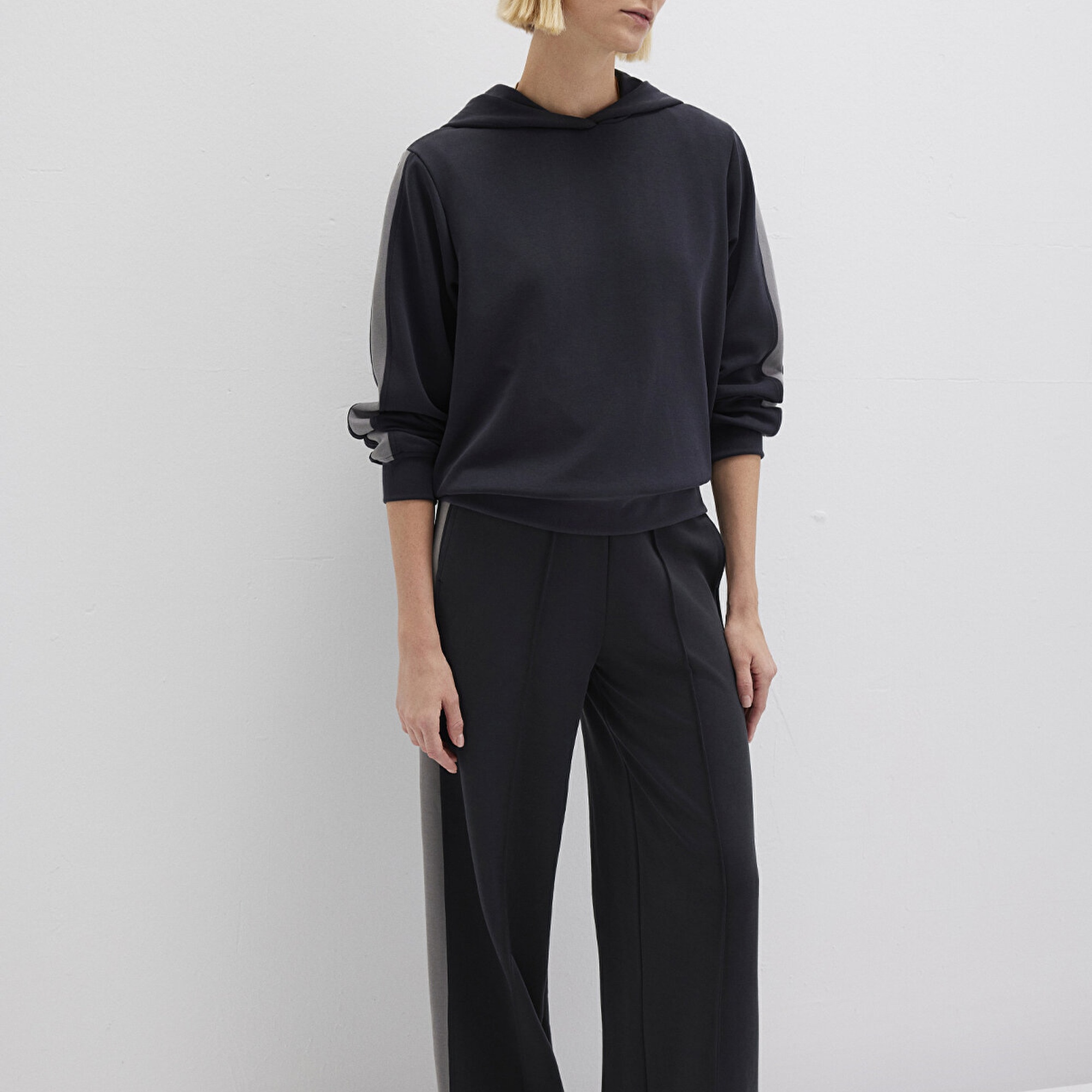 Mavi Siyah Sweatshirt 1S10443-900