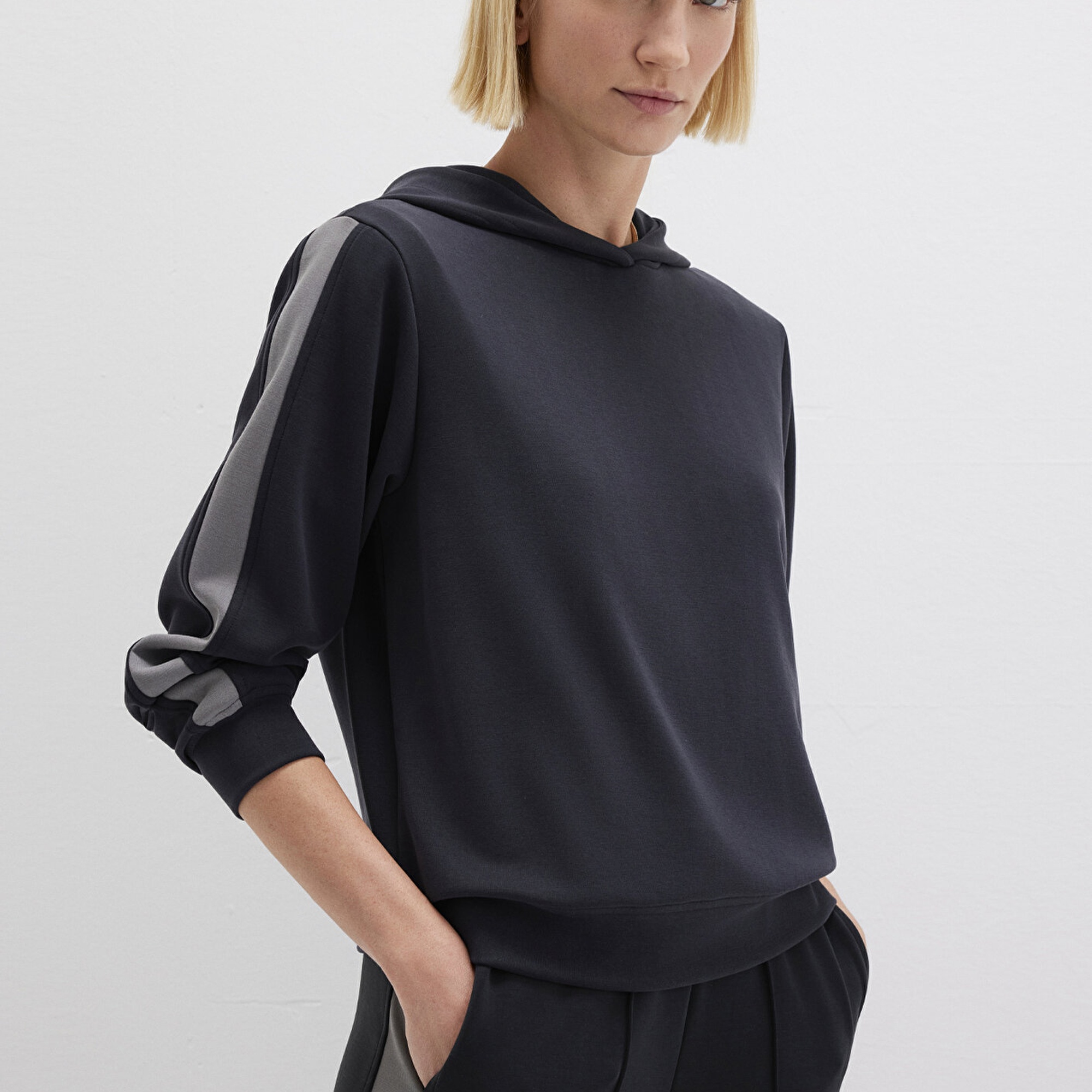 Mavi Siyah Sweatshirt 1S10443-900