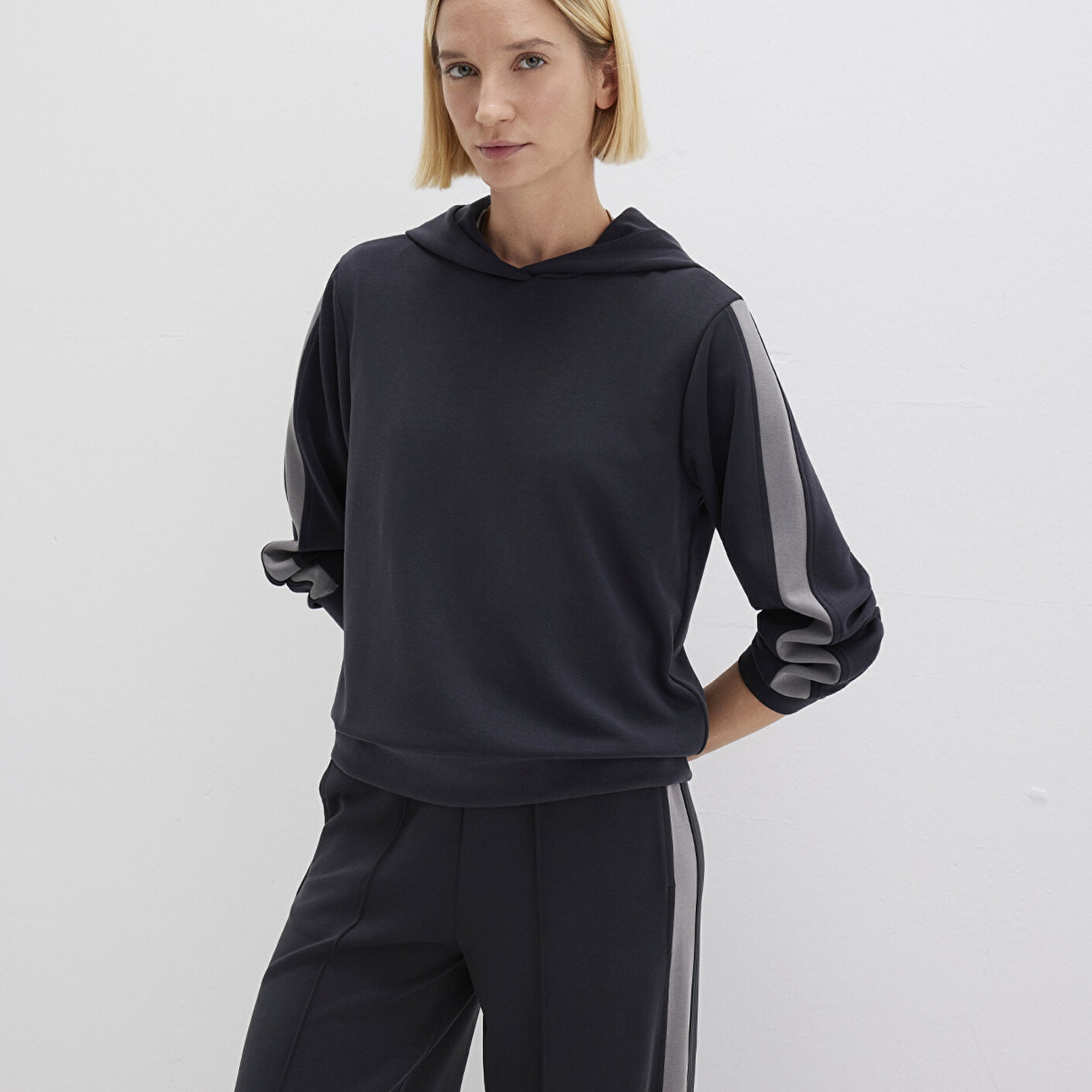 Mavi Siyah Sweatshirt 1S10443-900