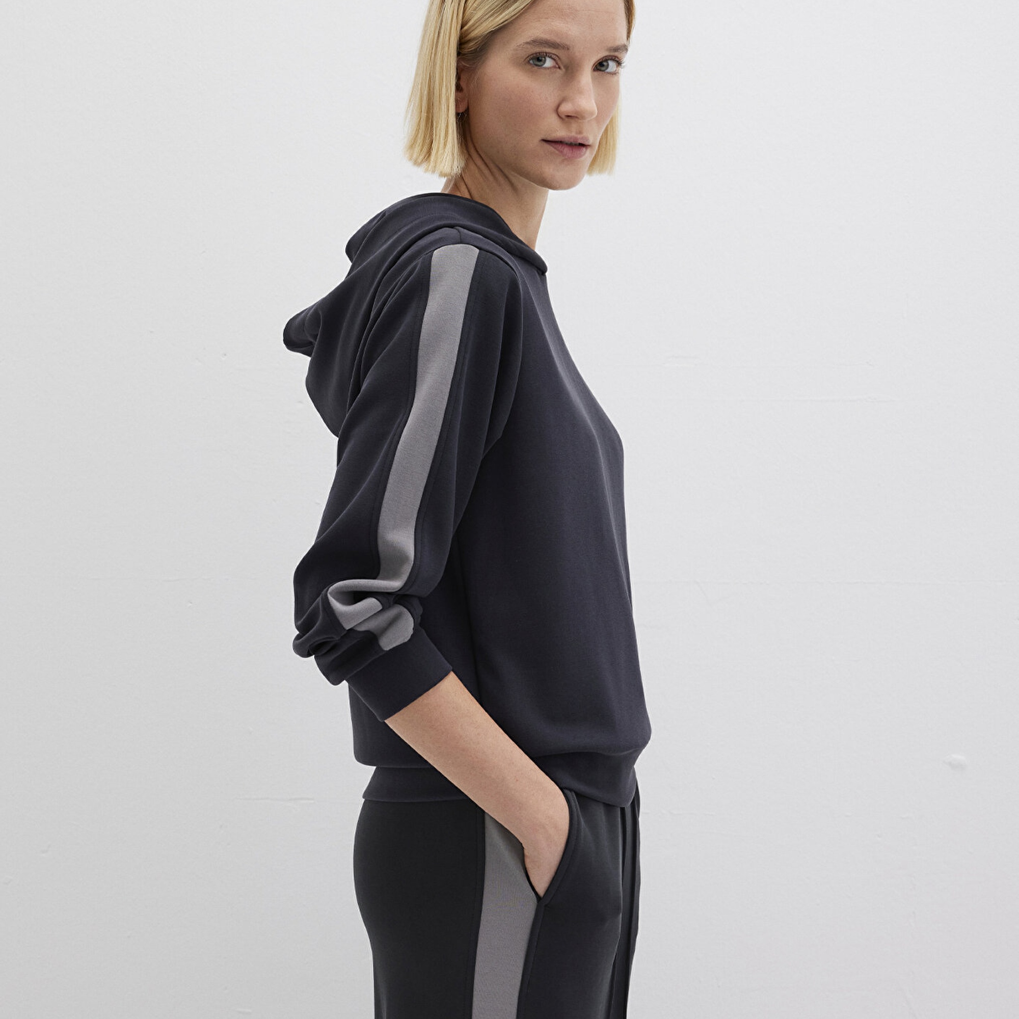 Mavi Siyah Sweatshirt 1S10443-900