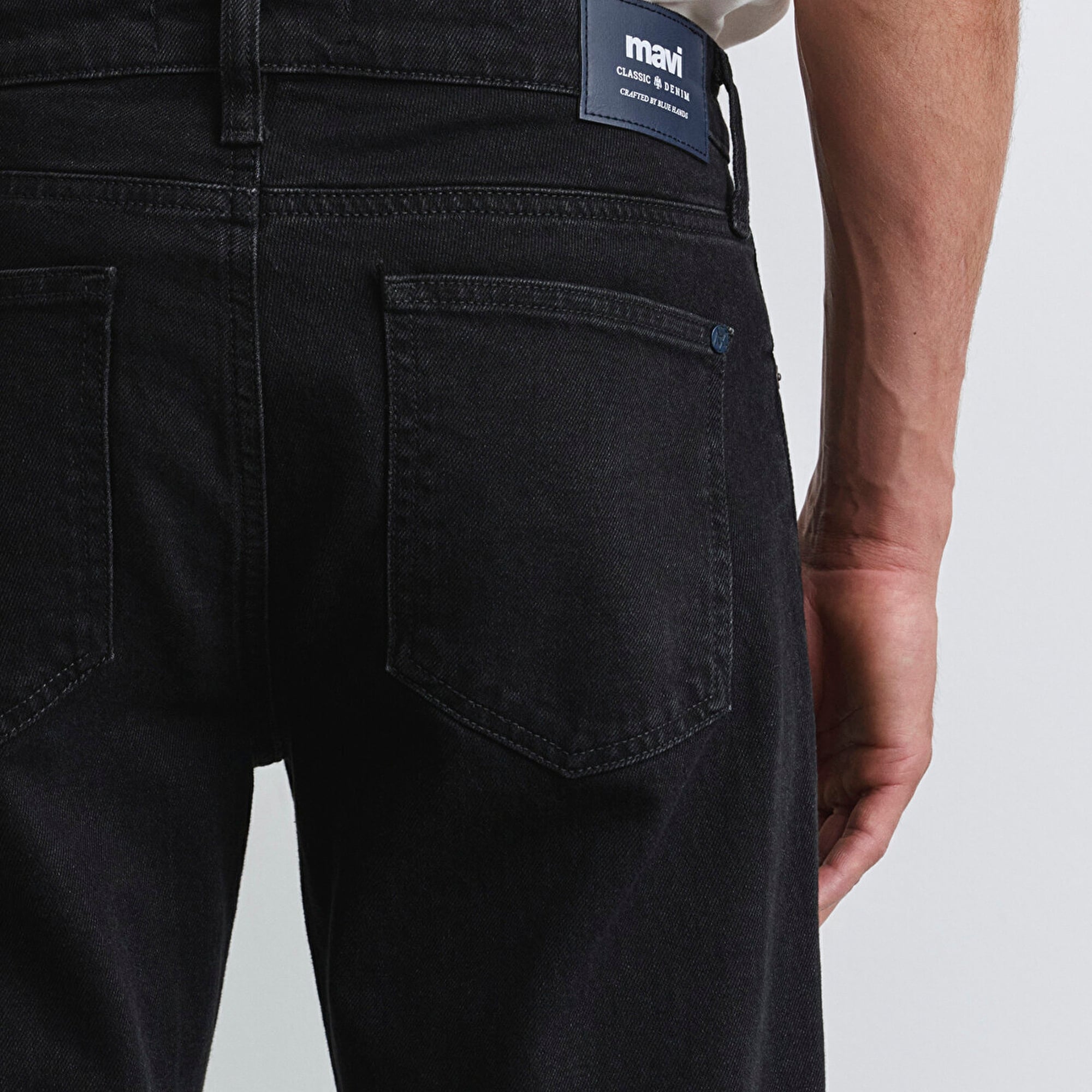 Mavi Milan Classic Denim Yıkamalı Siyah Jean Pantolon 0081090642