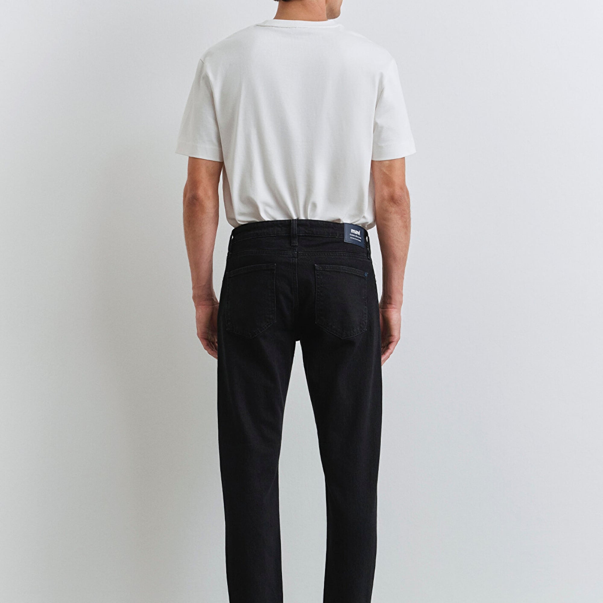 Mavi Milan Classic Denim Yıkamalı Siyah Jean Pantolon 0081090642