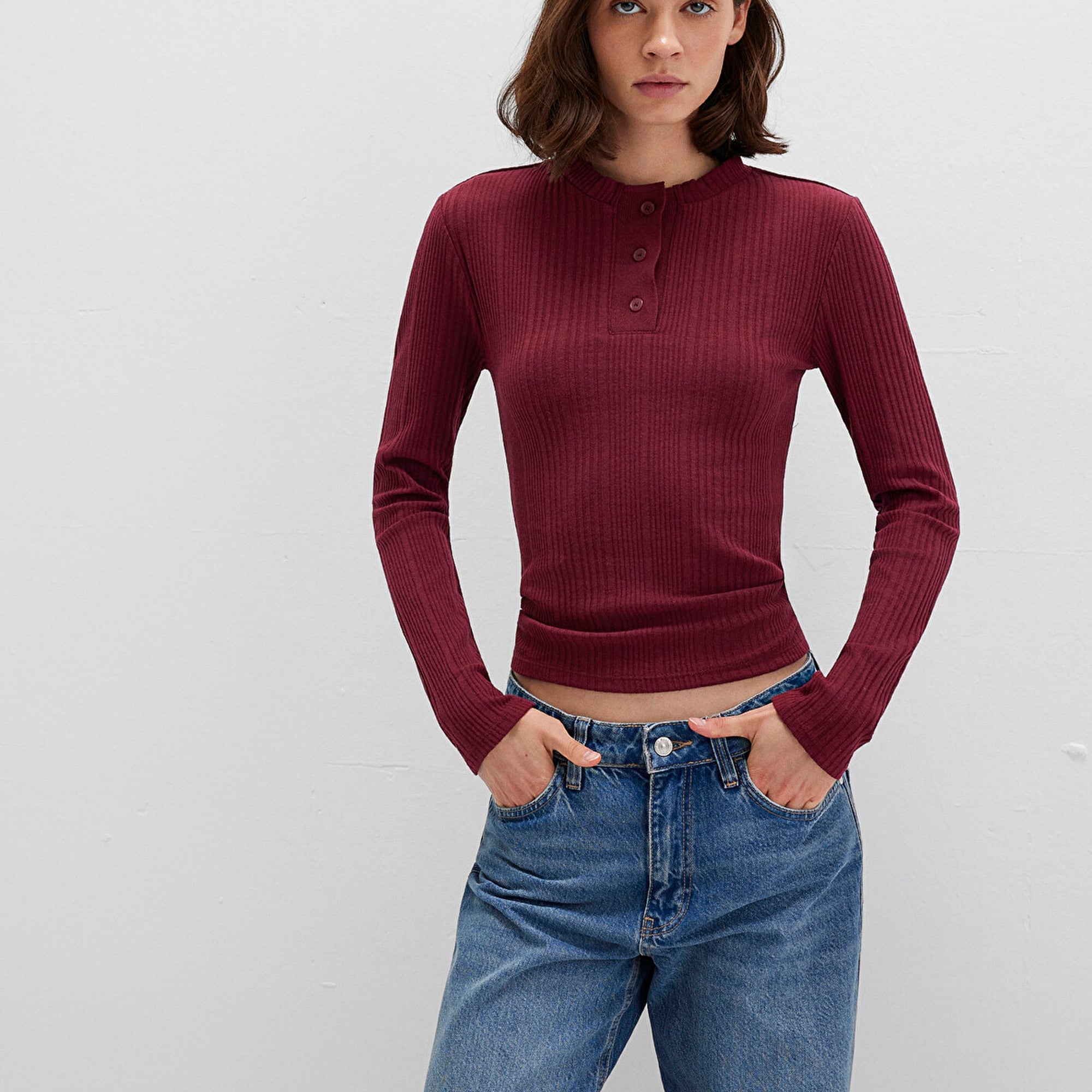 Mavi Düğme Detaylı Bordo Tişört Fitted / Vücuda Oturan Kesim 1613374-70427