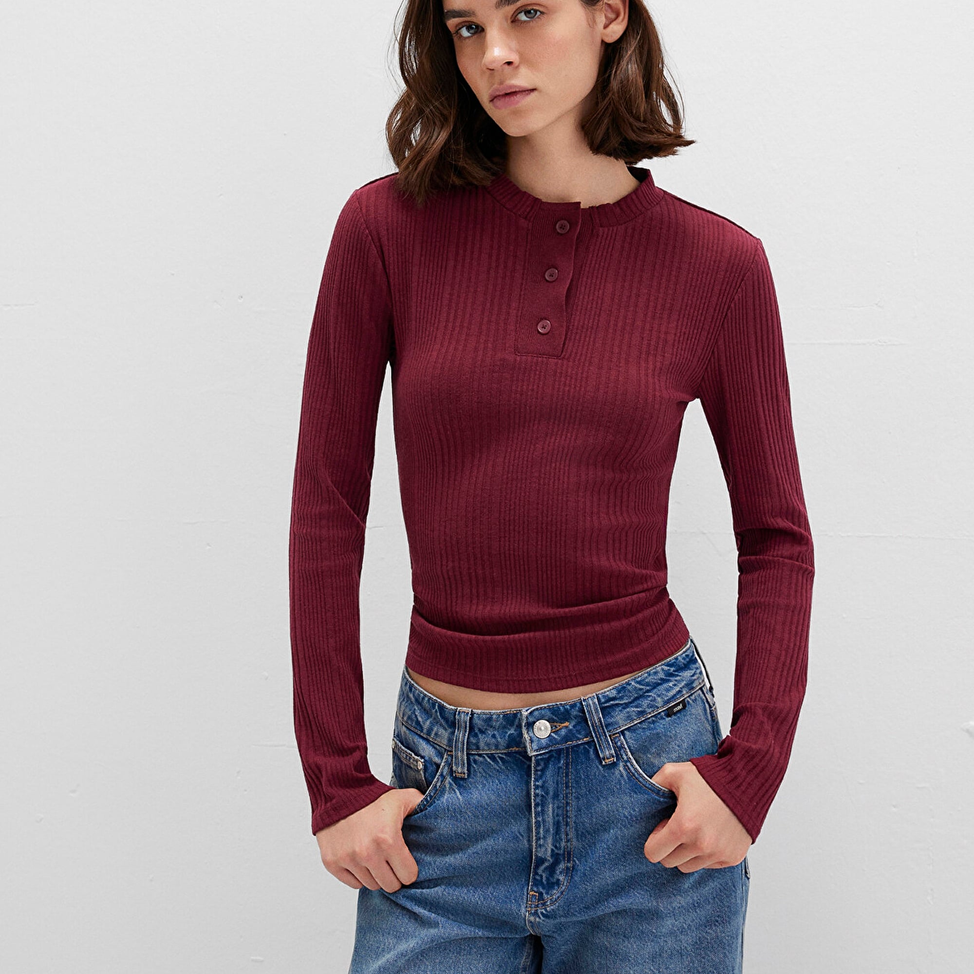 Mavi Düğme Detaylı Bordo Tişört Fitted / Vücuda Oturan Kesim 1613374-70427