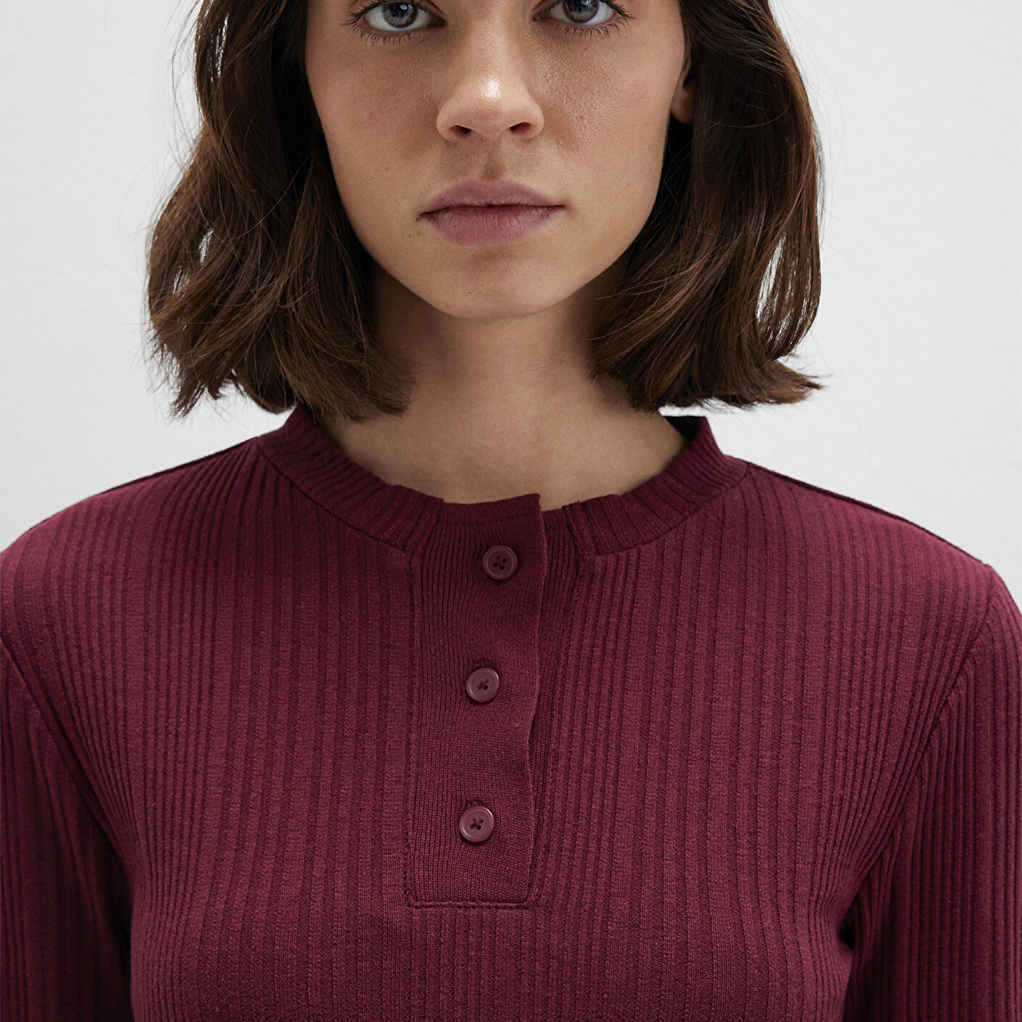 Mavi Düğme Detaylı Bordo Tişört Fitted / Vücuda Oturan Kesim 1613374-70427