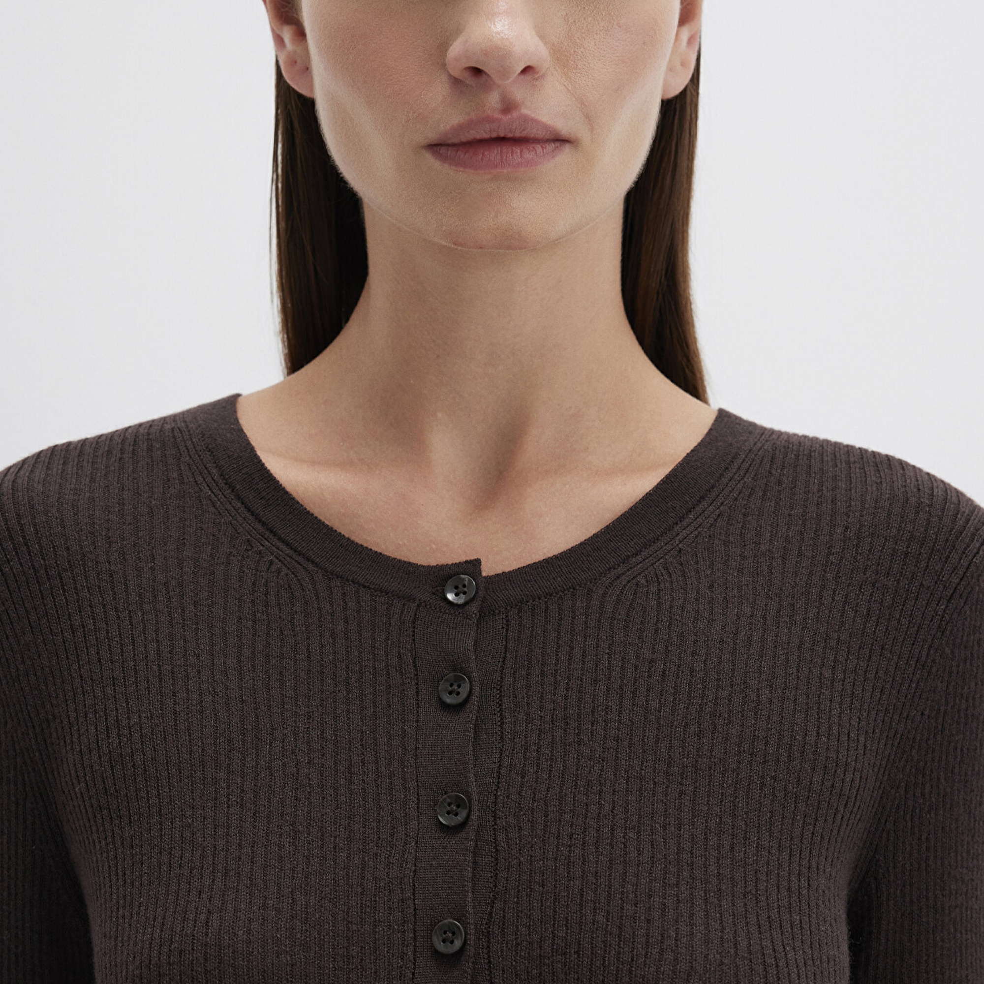 Mavi Düğme Detaylı Kahverengi Kazak Fitted / Vücuda Oturan Kesim 1710730-90704