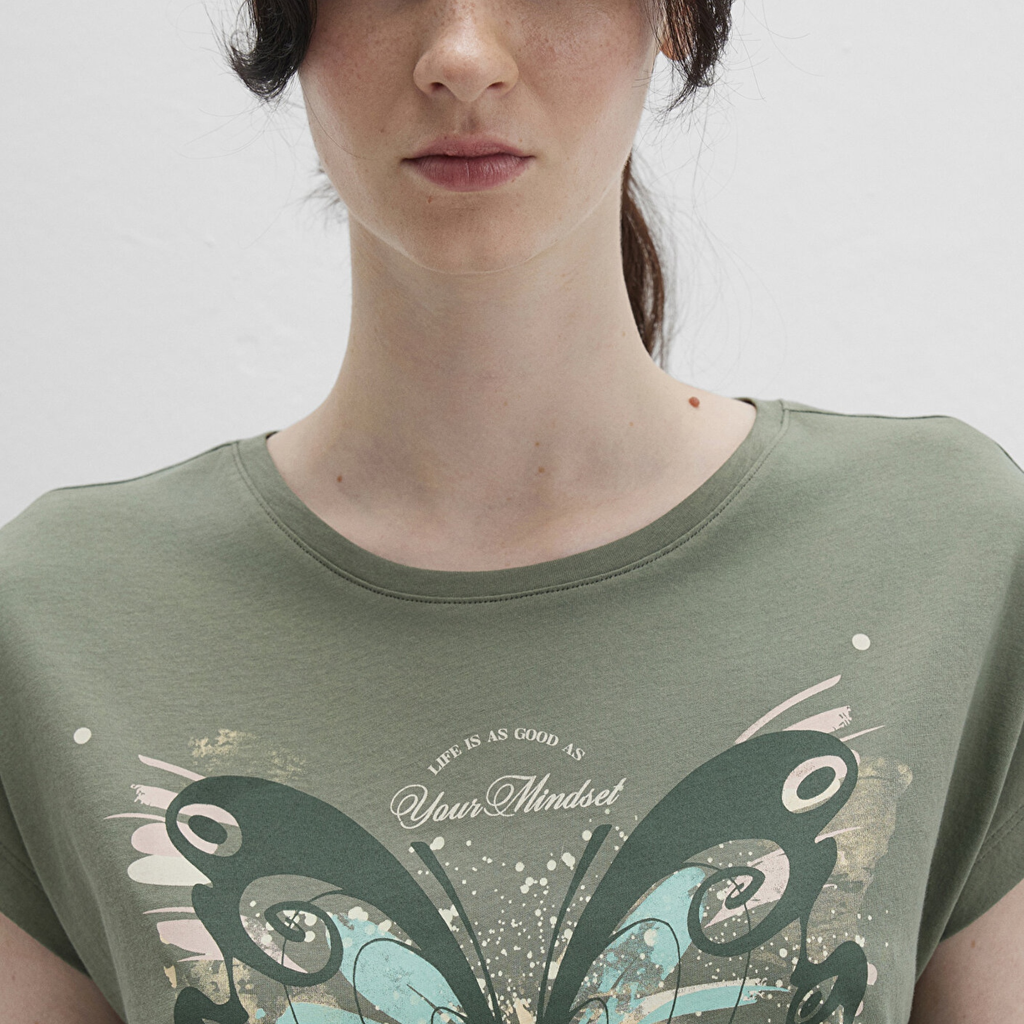 Mavi Kelebek Baskılı Yeşil Tişört Regular Fit / Normal Kesim 1613461-71841