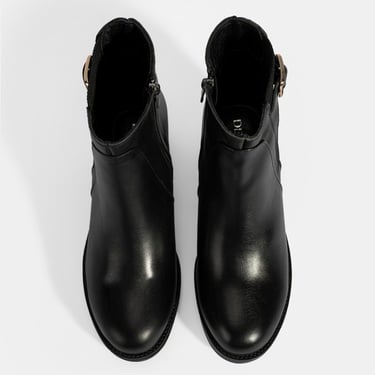  Kadın Siyah Metal Toka Detaylı Topuklu Deri Bot