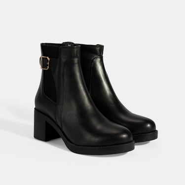  Kadın Siyah Metal Toka Detaylı Topuklu Deri Bot