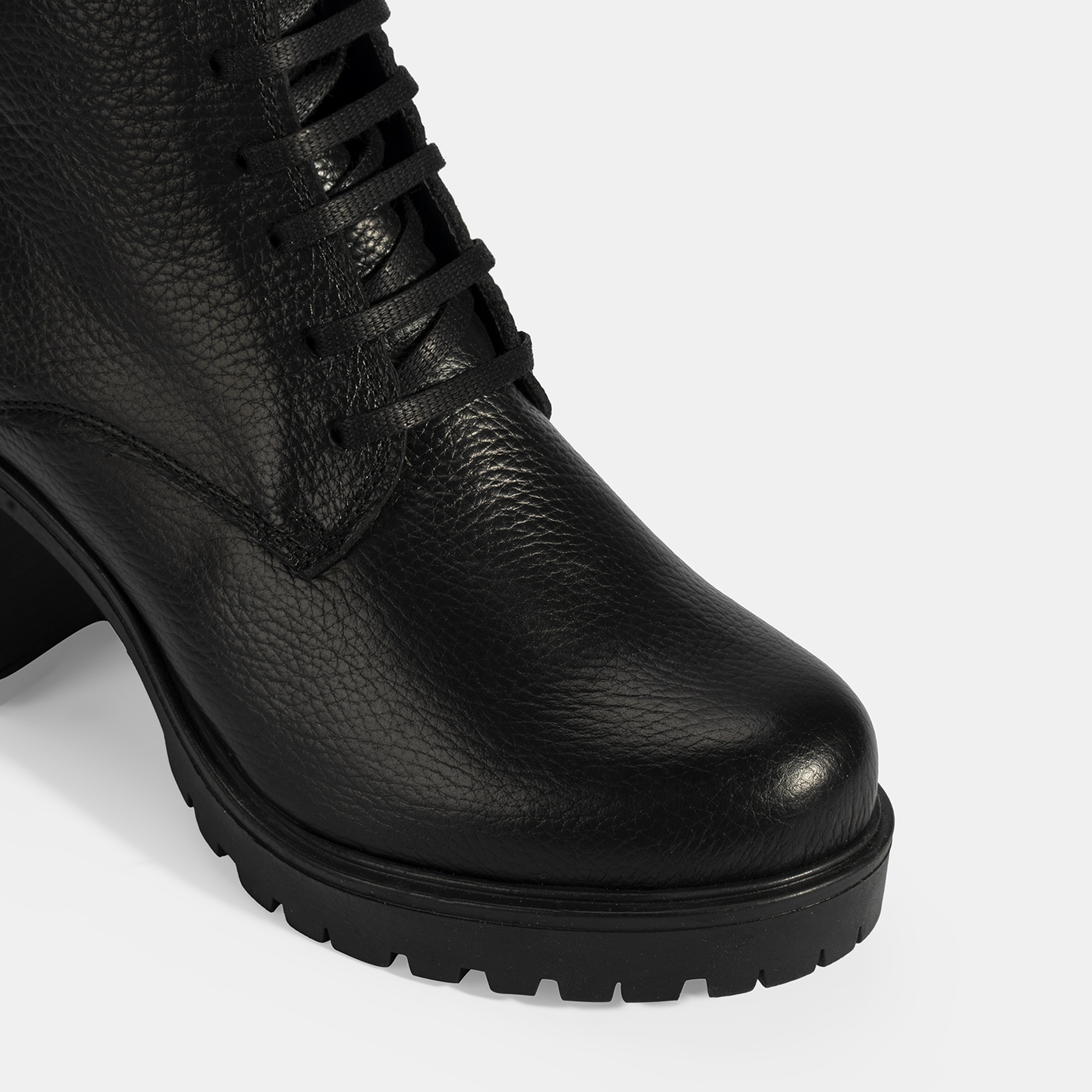 Kadın Siyah Bağcıklı Kalın Topuklu Deri Bot