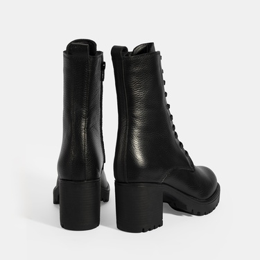  Kadın Siyah Bağcıklı Kalın Topuklu Deri Bot