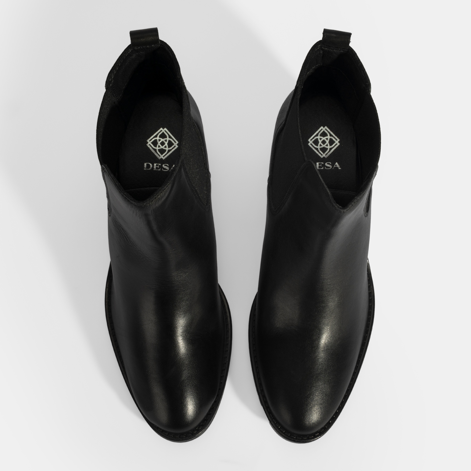 Kadın Siyah Lastikli Topuklu Deri Bot