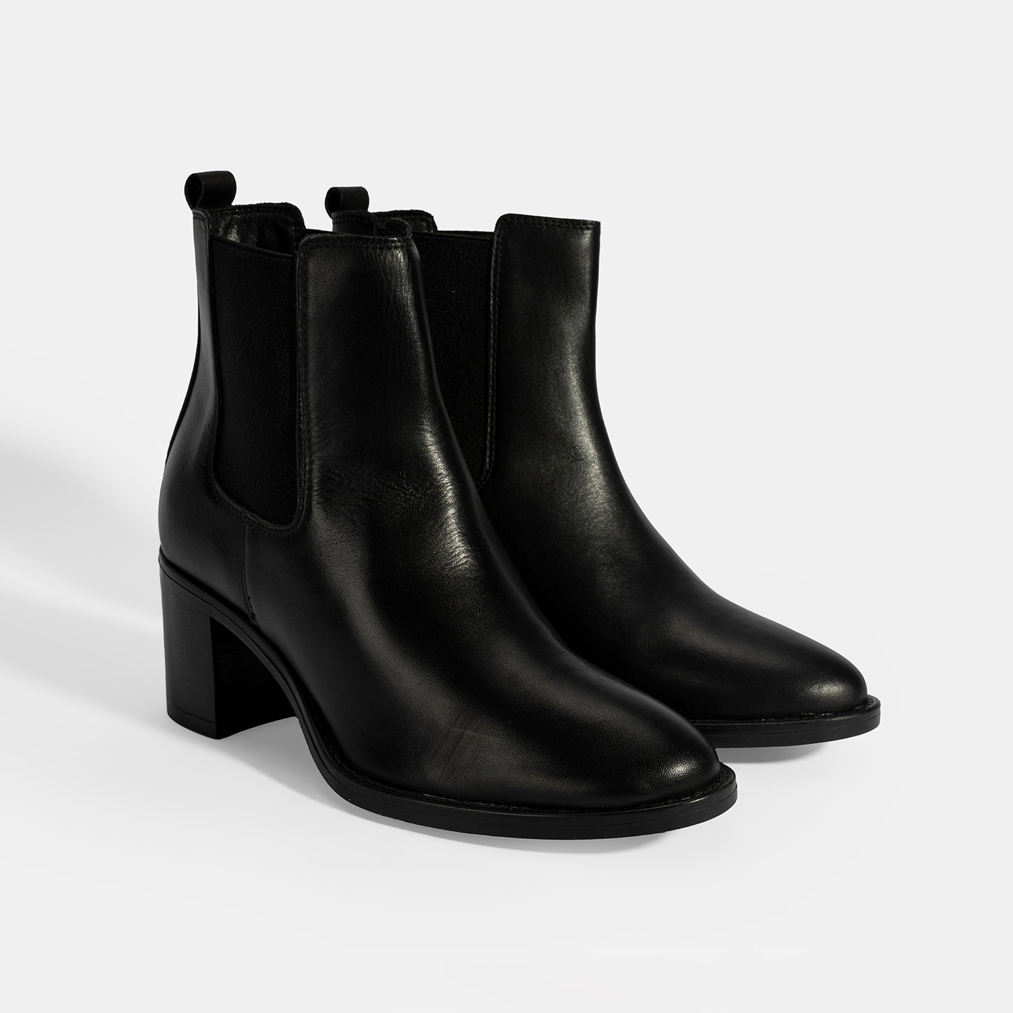 Kadın Siyah Lastikli Topuklu Deri Bot