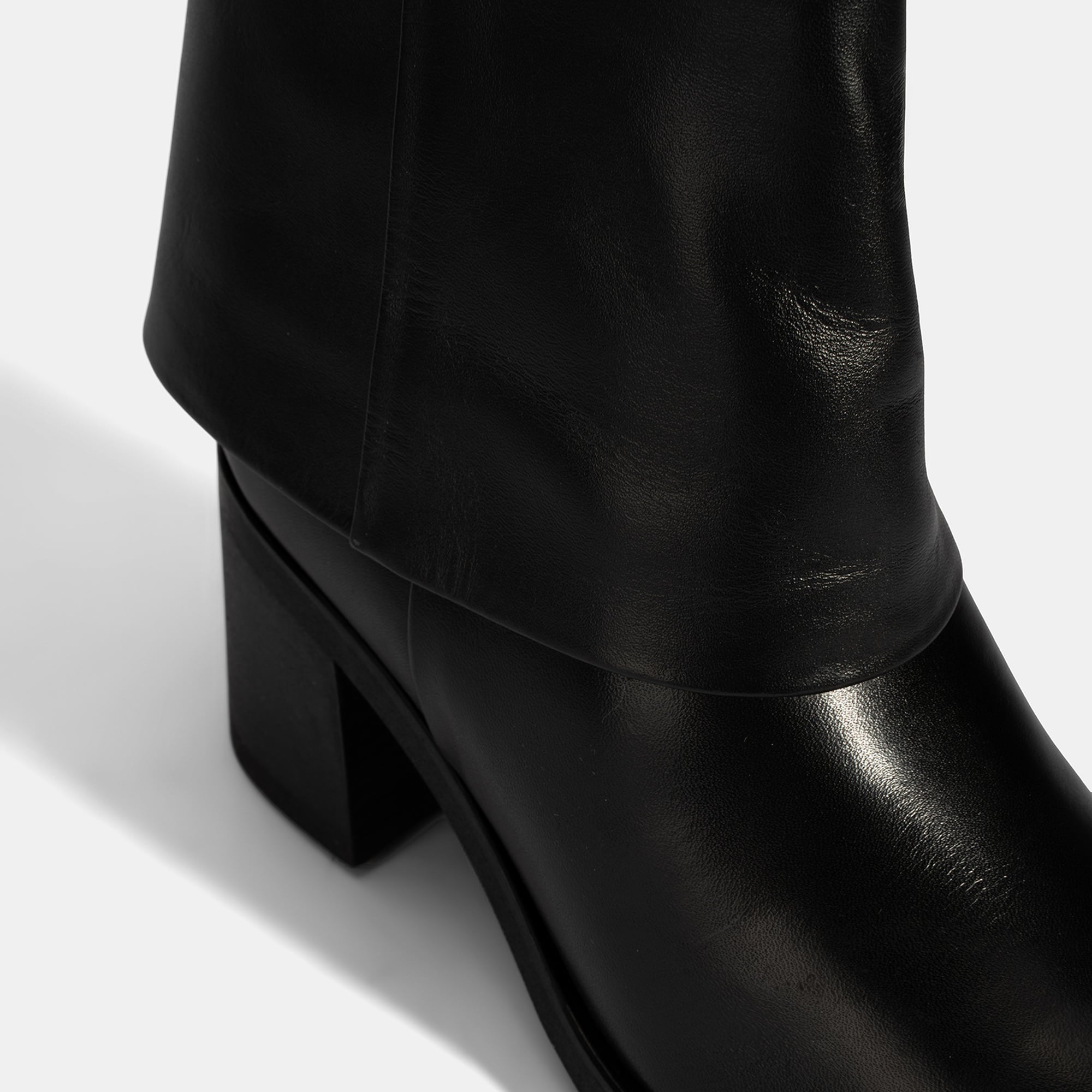 Kadın Siyah Katlama Detaylı Topuklu Deri Bot