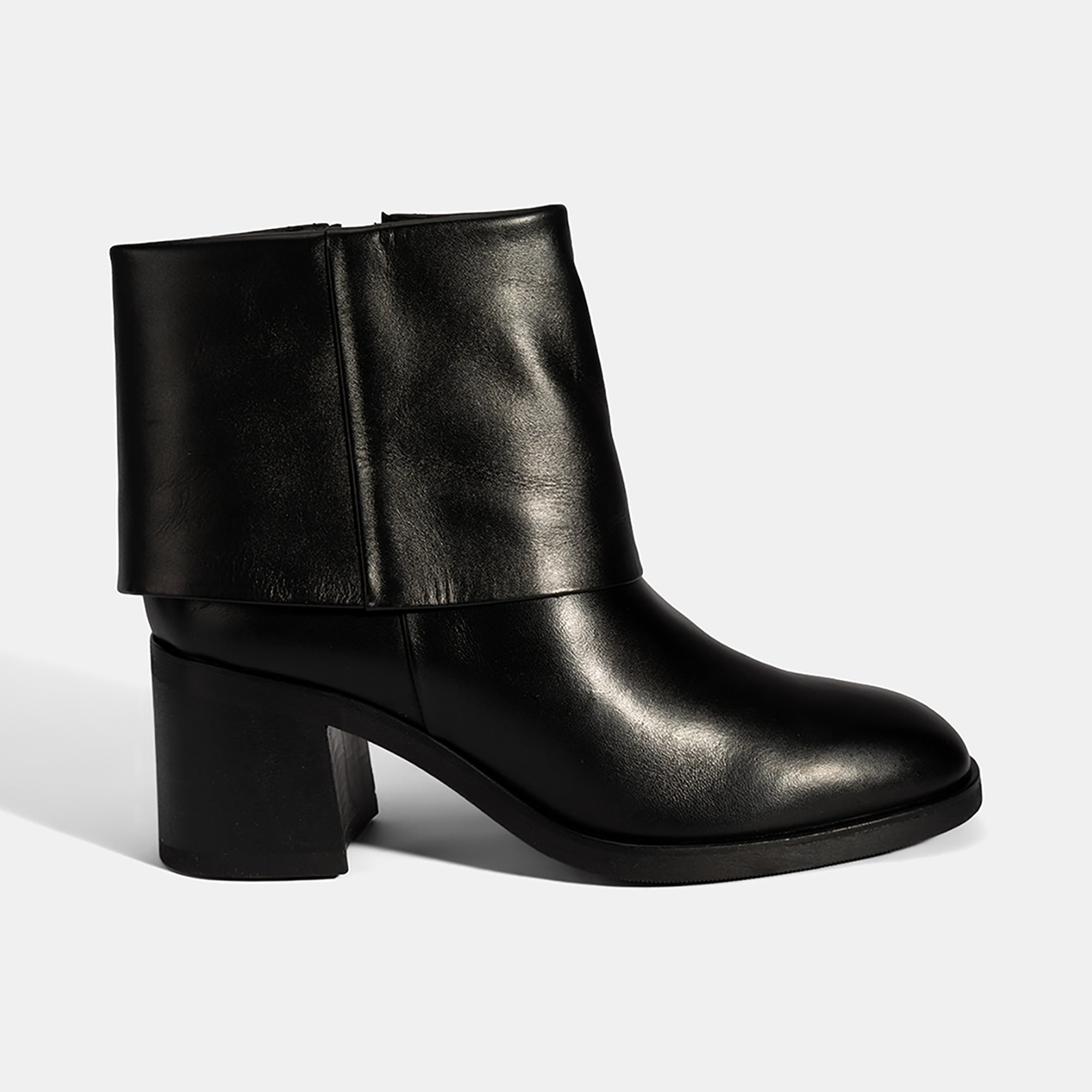 Kadın Siyah Katlama Detaylı Topuklu Deri Bot