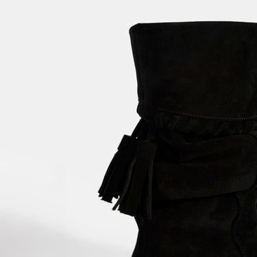  Kadın Siyah Püskül Detaylı Süet Topuklu Bot