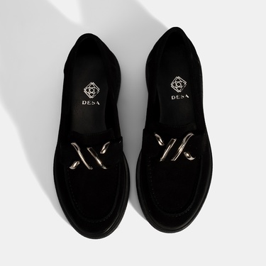  Kadın Siyah Metal Toka Detaylı Süet Loafer