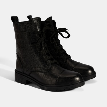  Kadın Siyah Bağcıklı Deri Postal Bot