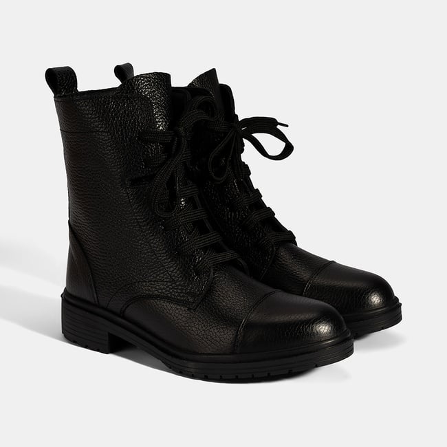  Kadın Siyah Bağcıklı Deri Postal Bot