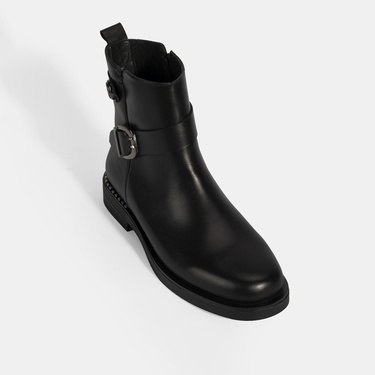  Kadın Siyah Metal Toka Detaylı Deri Bot