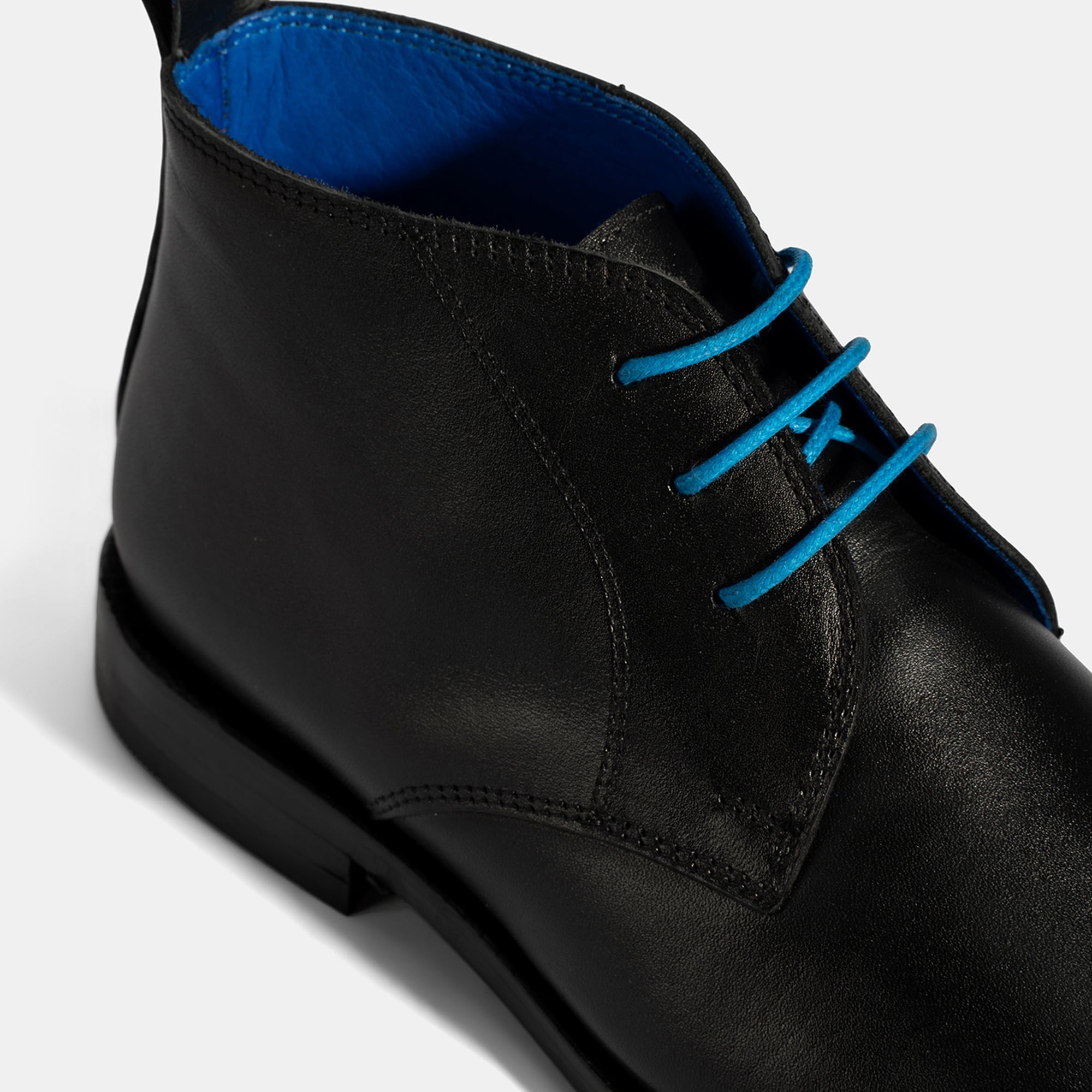 Kadın Siyah Mavi Bağcık Detaylı Deri Bot