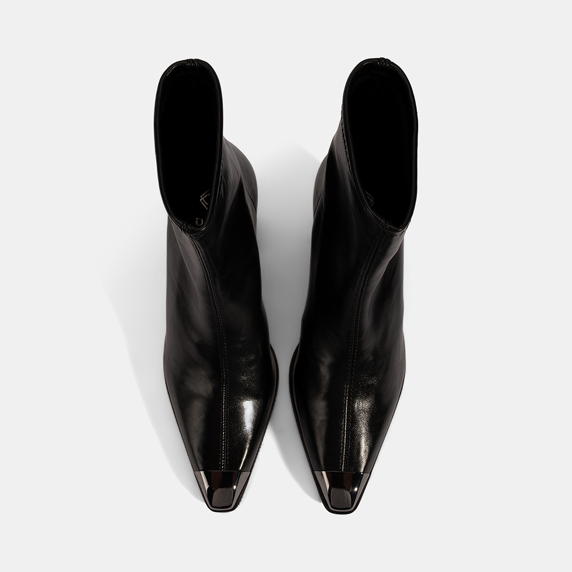 Kadın Siyah Metal Burun Detaylı Topuklu Stretch Bot