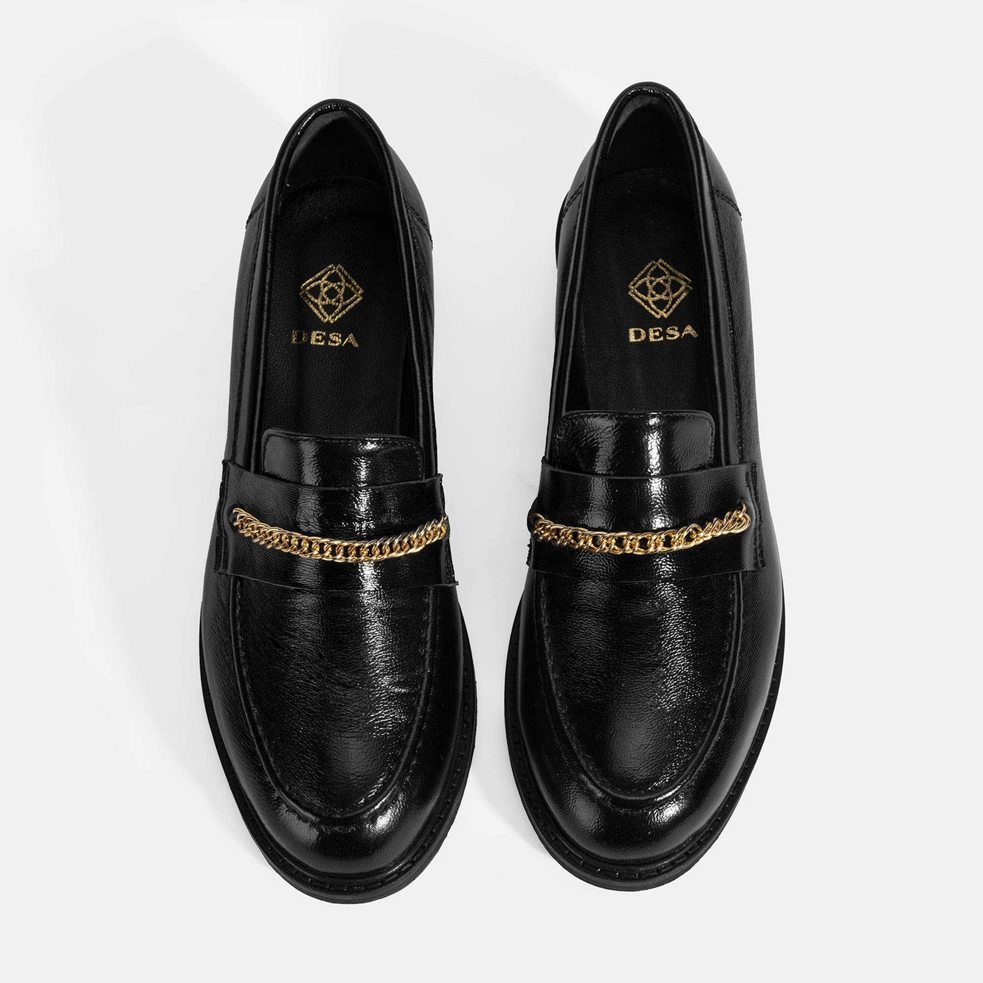 Kadın Siyah Zincir Aksesuarlı Deri Loafer