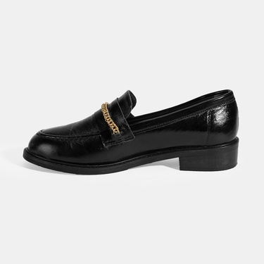  Kadın Siyah Zincir Aksesuarlı Deri Loafer