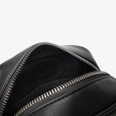  Tommy Hilfiger Monogram Mini Reporter Erkek Siyah Çapraz Çanta