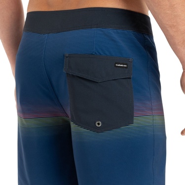  Quiksilver Surfsilk Straight Leg 18 Erkek Boardshort