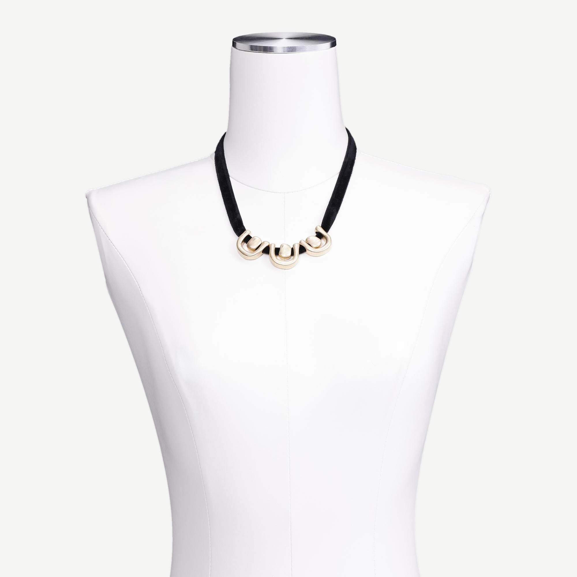 YARGICI Metal Uç Detaylı Siyah Kolye