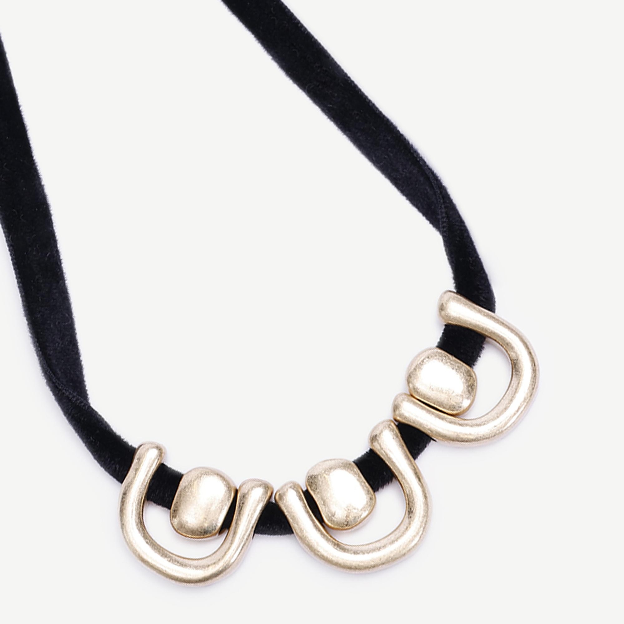 YARGICI Metal Uç Detaylı Siyah Kolye