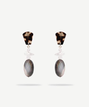  YARGICI Kabuk Detaylı Akrilik Küpe