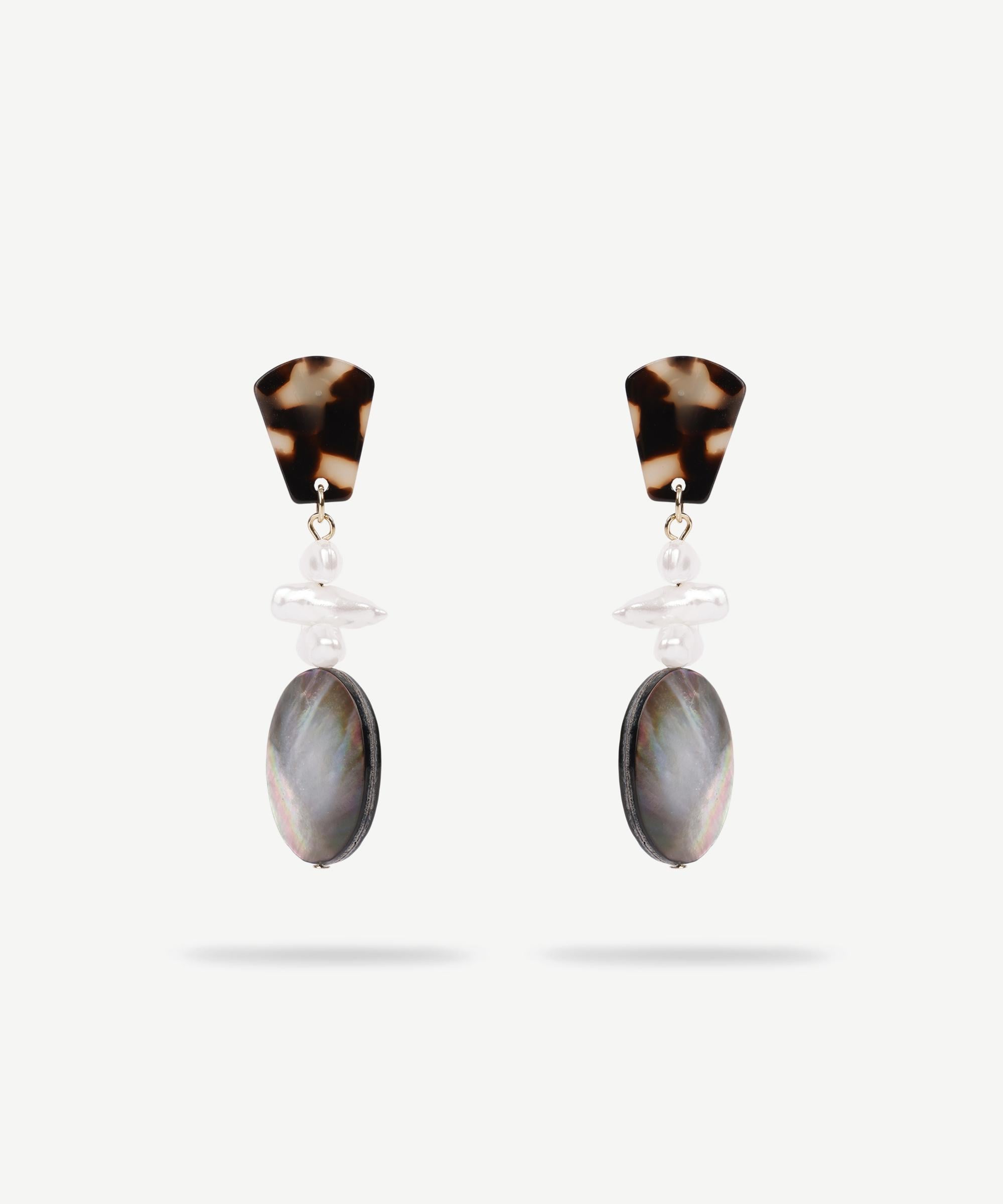  YARGICI Kabuk Detaylı Akrilik Küpe