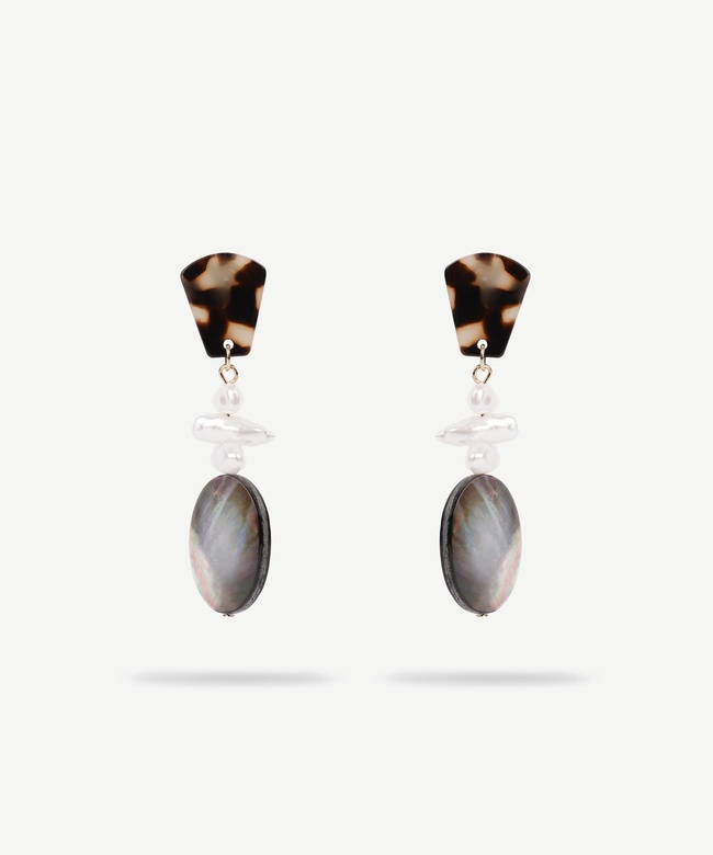  YARGICI Kabuk Detaylı Akrilik Küpe