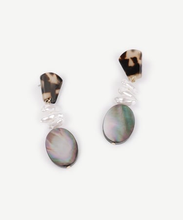  YARGICI Kabuk Detaylı Akrilik Küpe