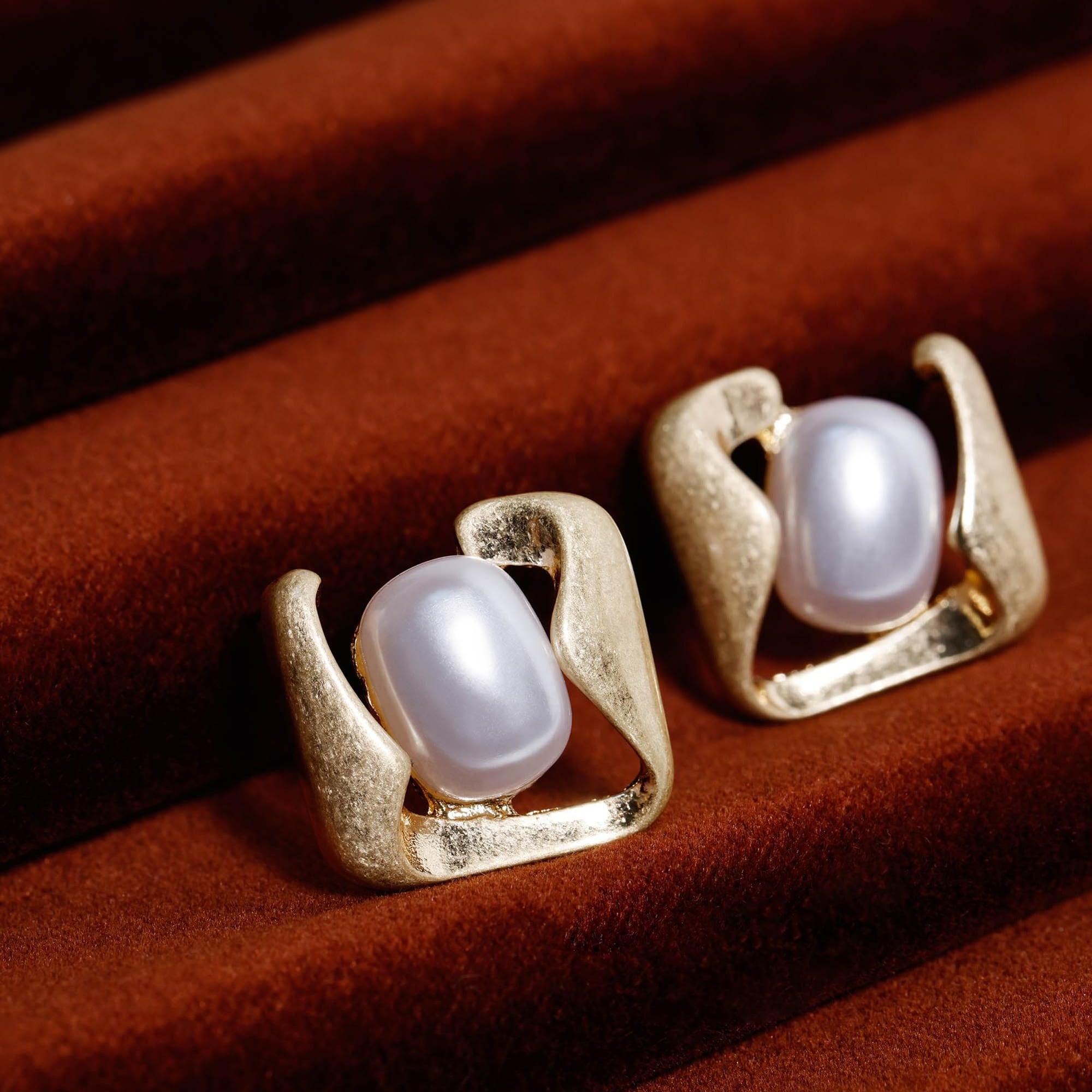 YARGICI Akrilik İnci Detaylı Küpe