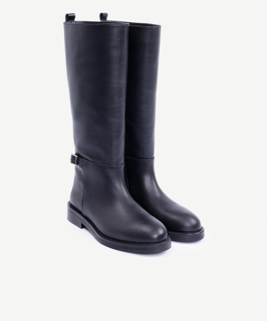  YARGICI Bilekte Atkı Detaylı Deri Çizme