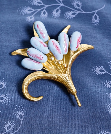  YARGICI Çiçek Formlu Mineli Broş
