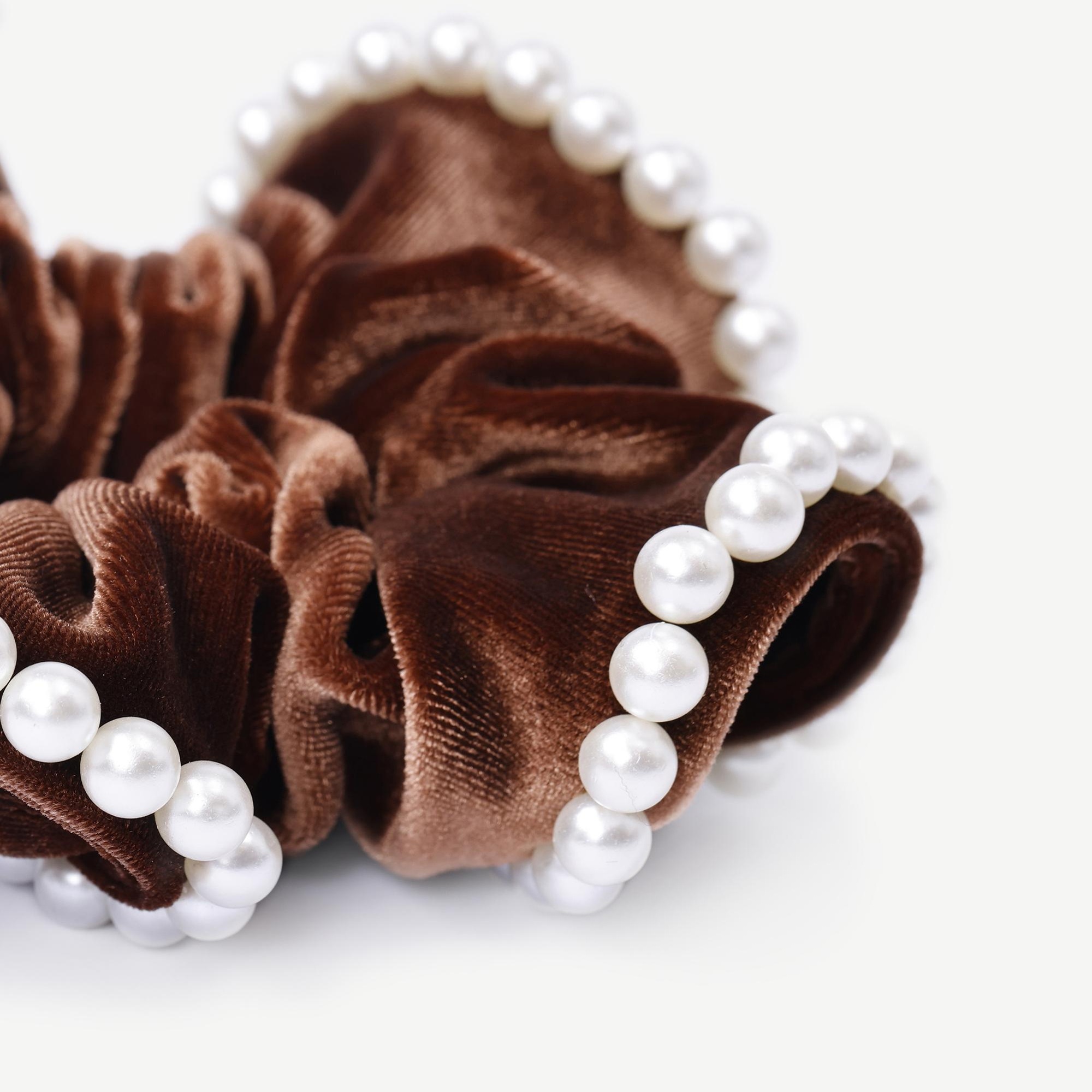 YARGICI Akrilik İnci Detaylı Kadife Toka