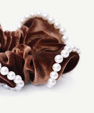  YARGICI Akrilik İnci Detaylı Kadife Toka