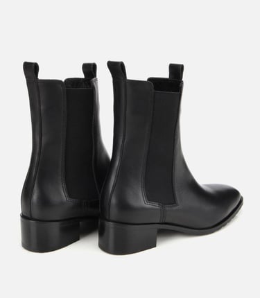  Kadın Deri Siyah Lastik Detaylı Düz Bot