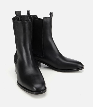  Kadın Deri Siyah Lastik Detaylı Düz Bot